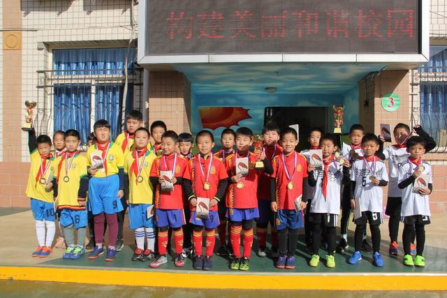 意甲-吉鲁89分钟绝杀得红牌 AC米兰2-1主场3连胜